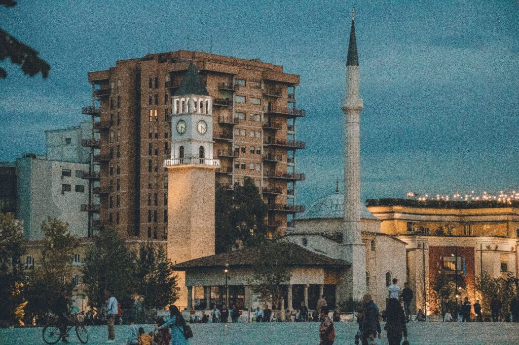Ein bekannter Platz in Tirana, der Hauptstadt von Albanien