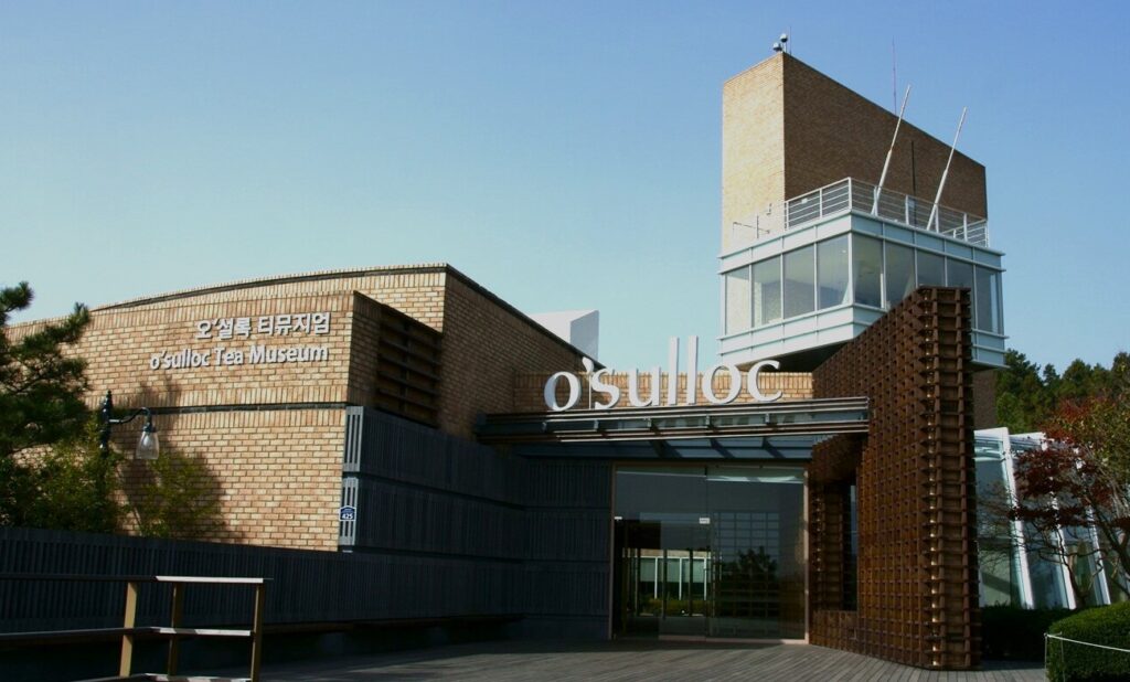 Das Teemuseum im Westen von Jeju befindet sich auf einer Teeplantage und bietet einen Einblick in die Geschichte des koreanischen Tees.