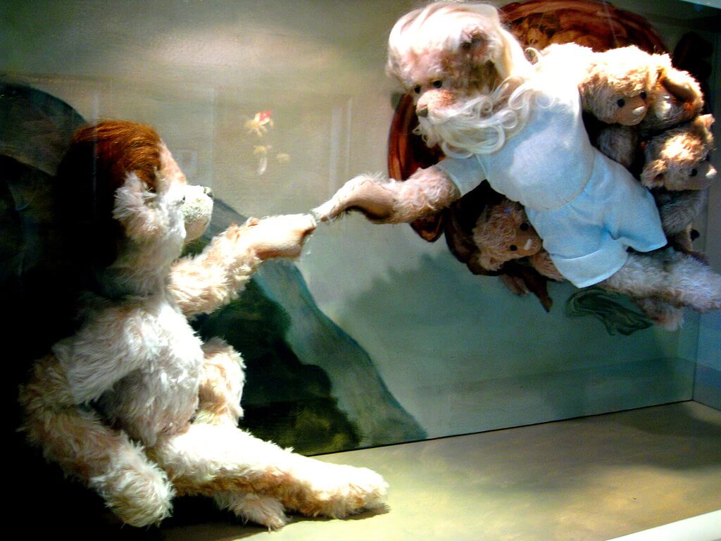 Dieses Foto zeigt eine Szene aus dem Teddybear-Museum in Jeju die ein Bild von Michelangelo Buonarroti darstellt.